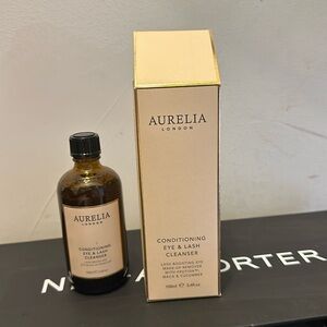 Aurelia eyelash condition